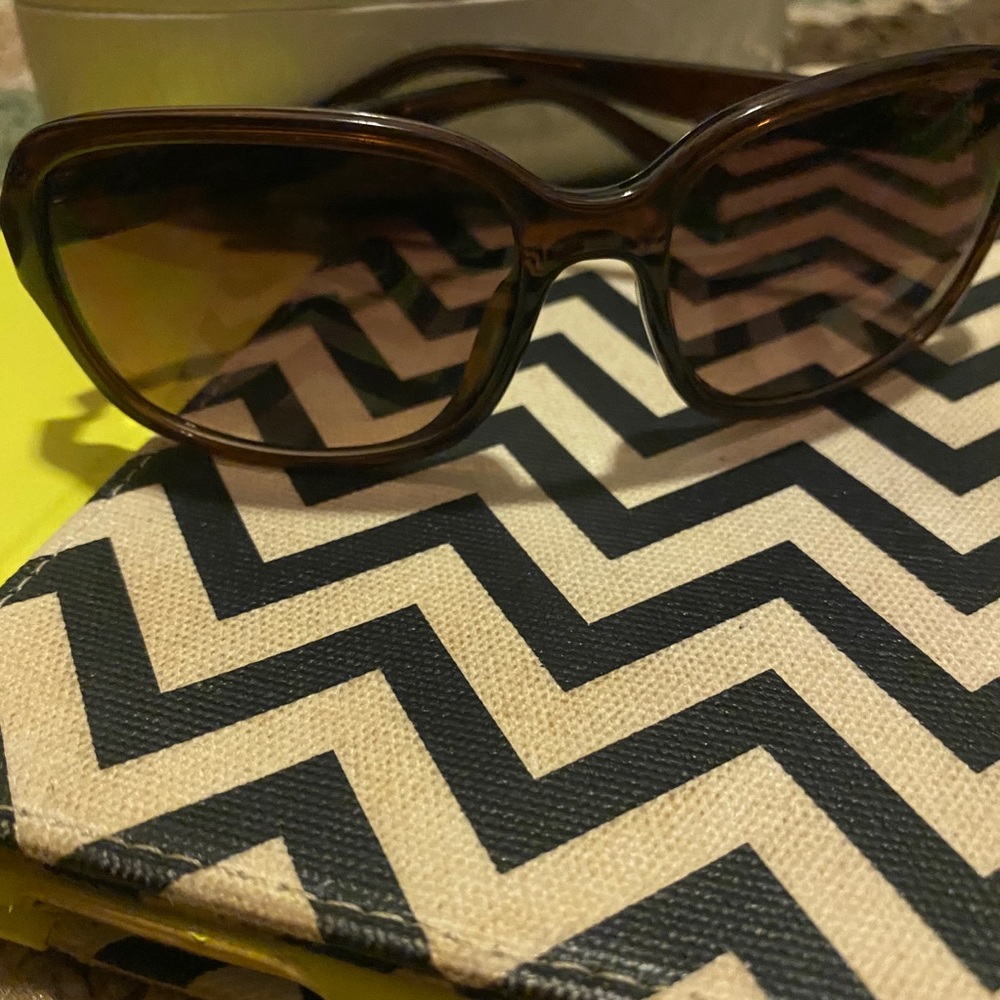 Coach sunglasses - Picture 3 of 3